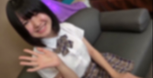 笑顔たっぷりアイドル級の10代。色白スレンダーで未成熟なカラダが快感に溺れて突然の号泣。「妊娠しちゃいます…」と不安な顔も最後は大量中出し。人生初めてのフェラ特典付き。