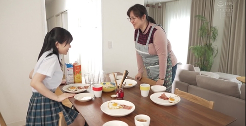 嫁の連れ子が娘に嫉妬して…オレ（義父）と布団の中で 濃厚ベロキス連続中出しが止まらない同居生活！ 柏木こなつ 