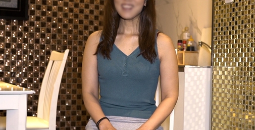 【顔出し】真面目な教育ママ38歳♀生肉棒で膣奥ド突かれて理性ぶッ飛び…「エッチなママでごめんね……でも感じちゃうッ…！/